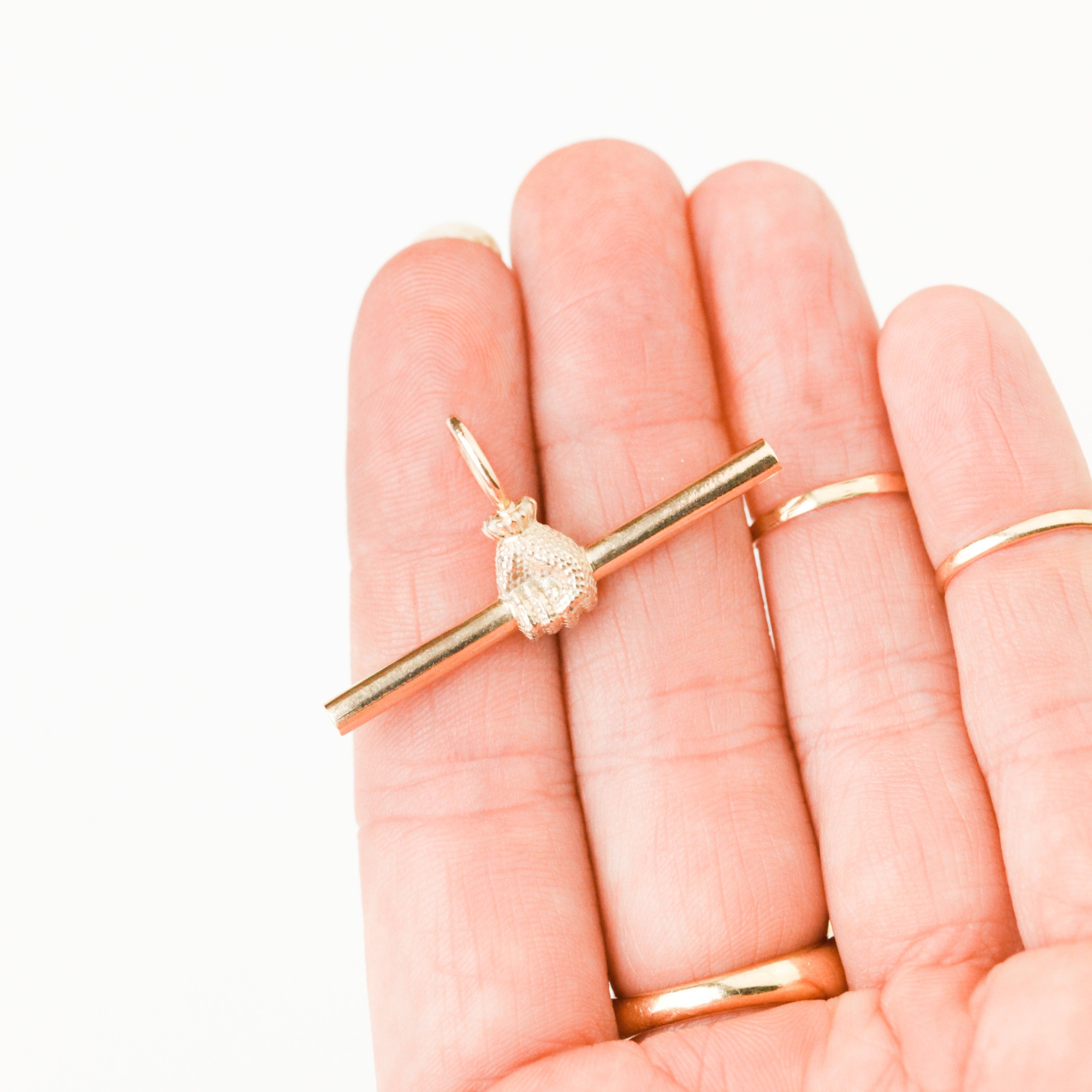 Signature Fist Toggle