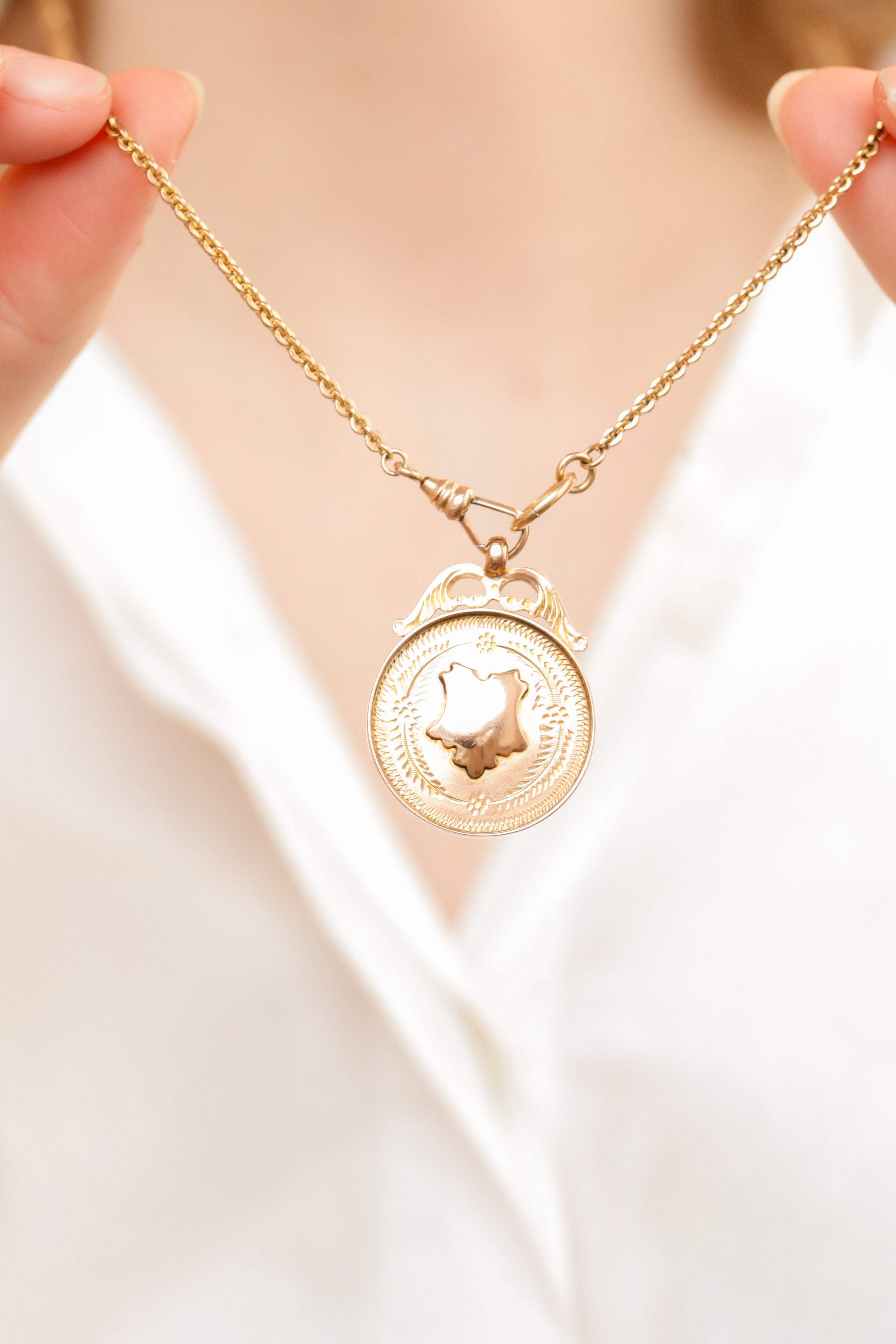 Domino 9k Gold Medallion