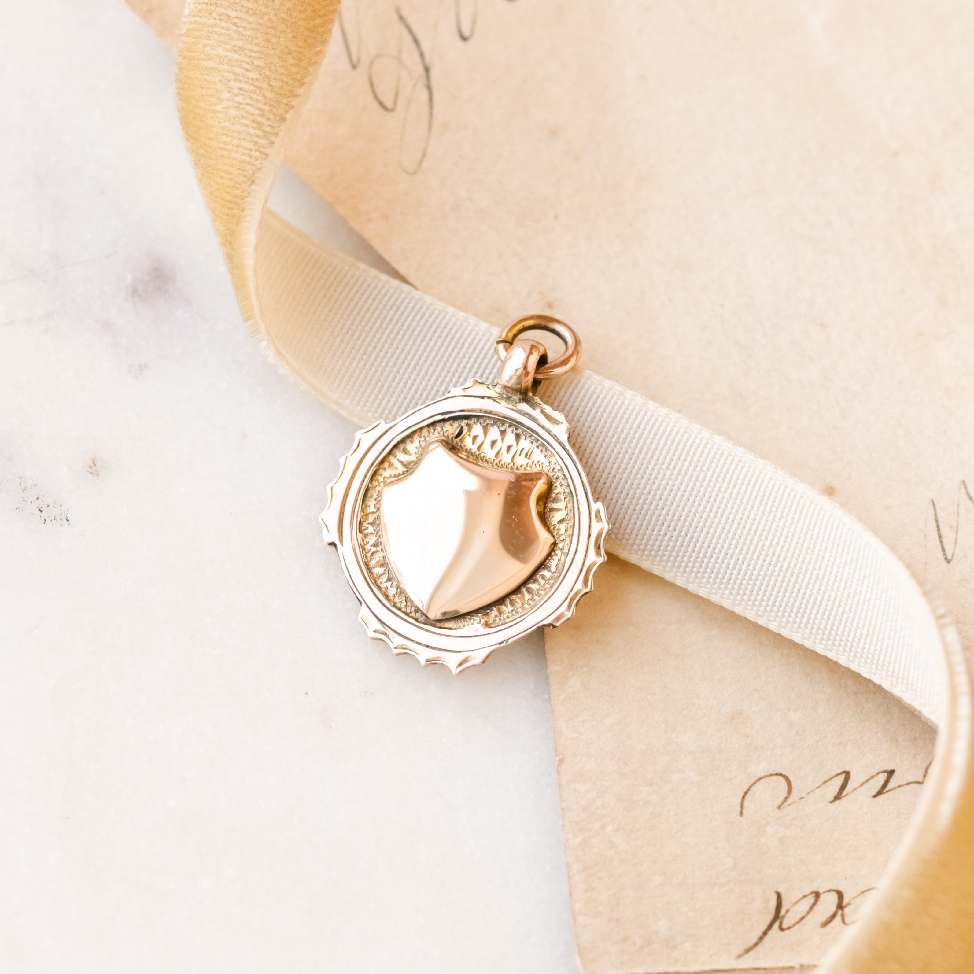 Junie 9k Victorian Medallion