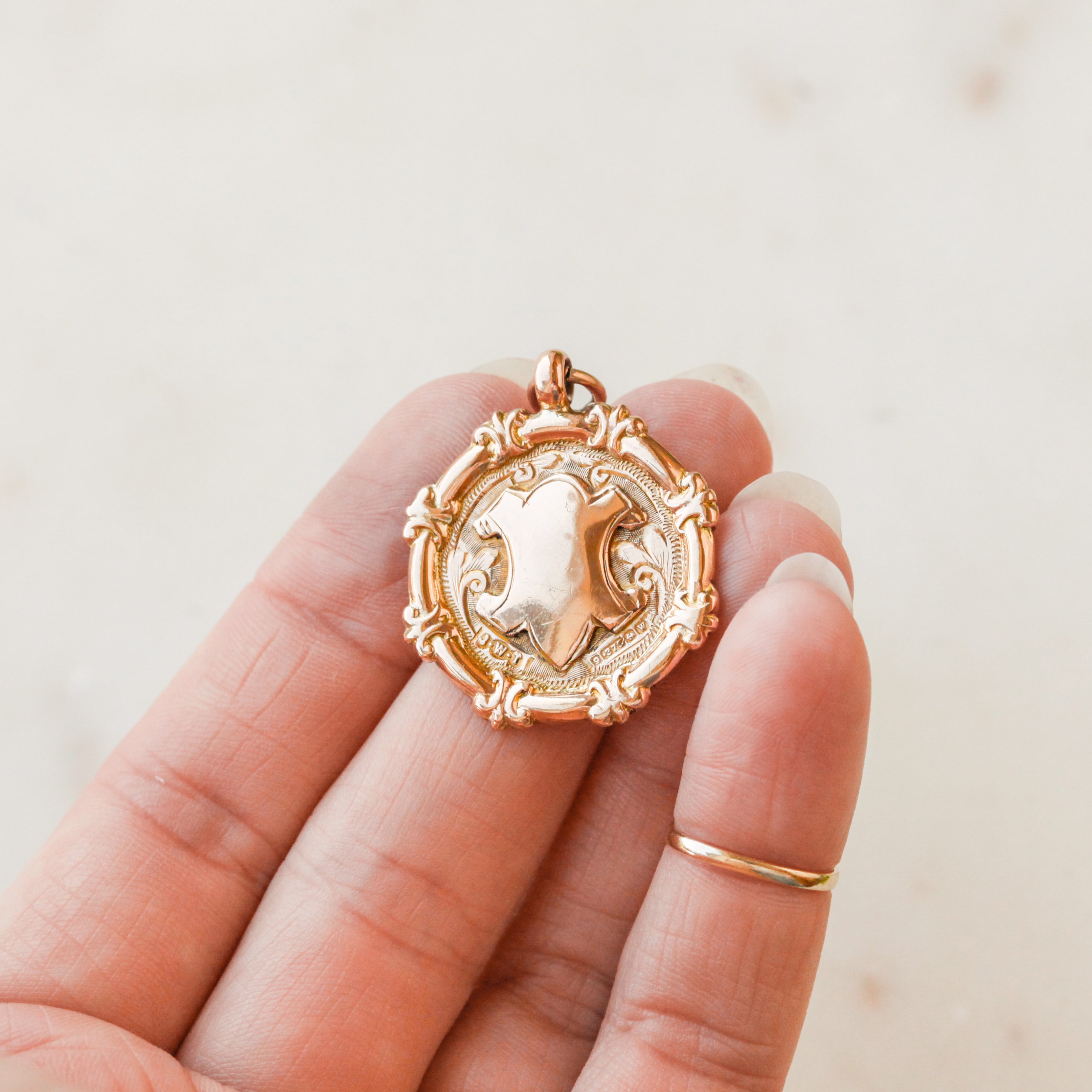 Lacie Antique 9k Medallion