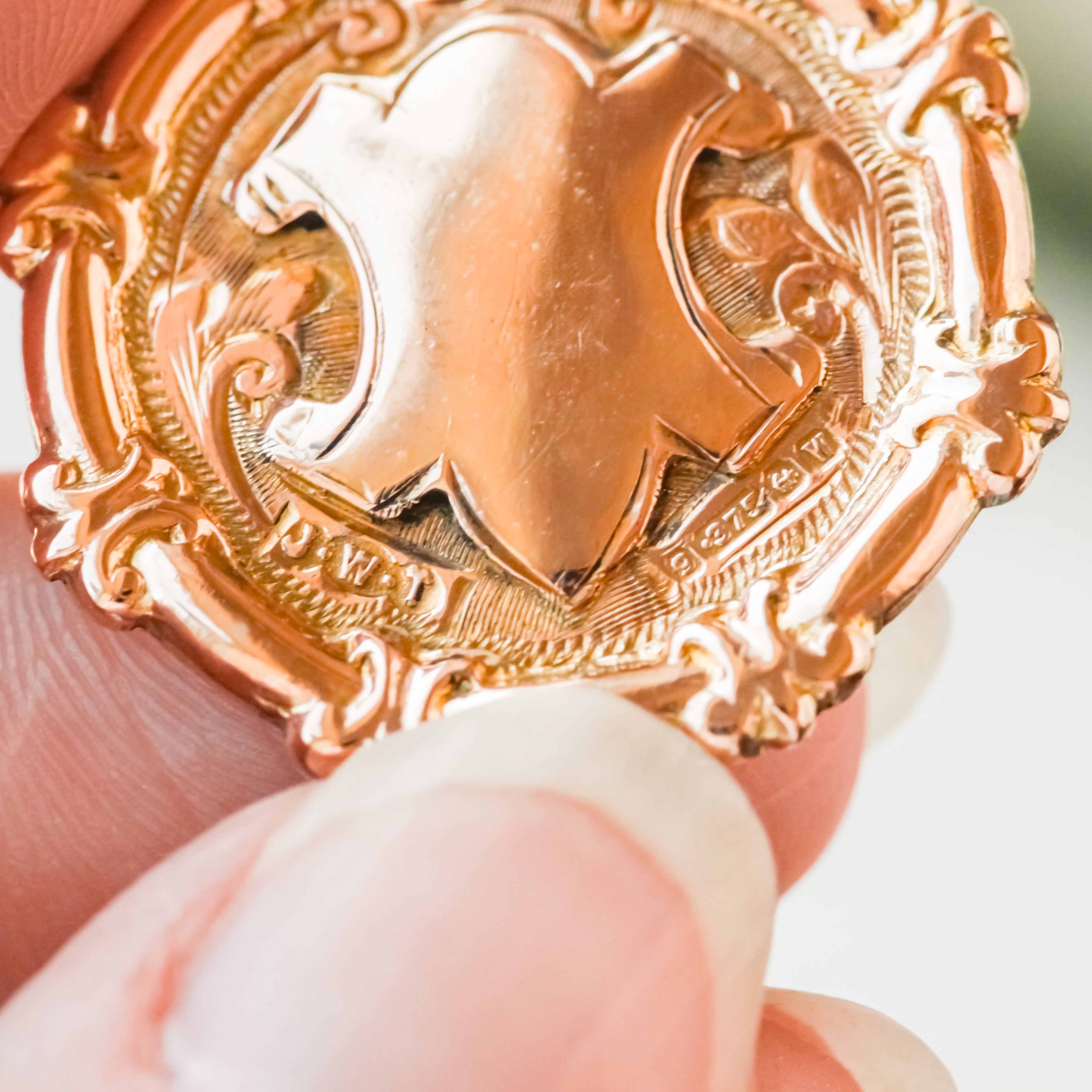 Lacie Antique 9k Medallion