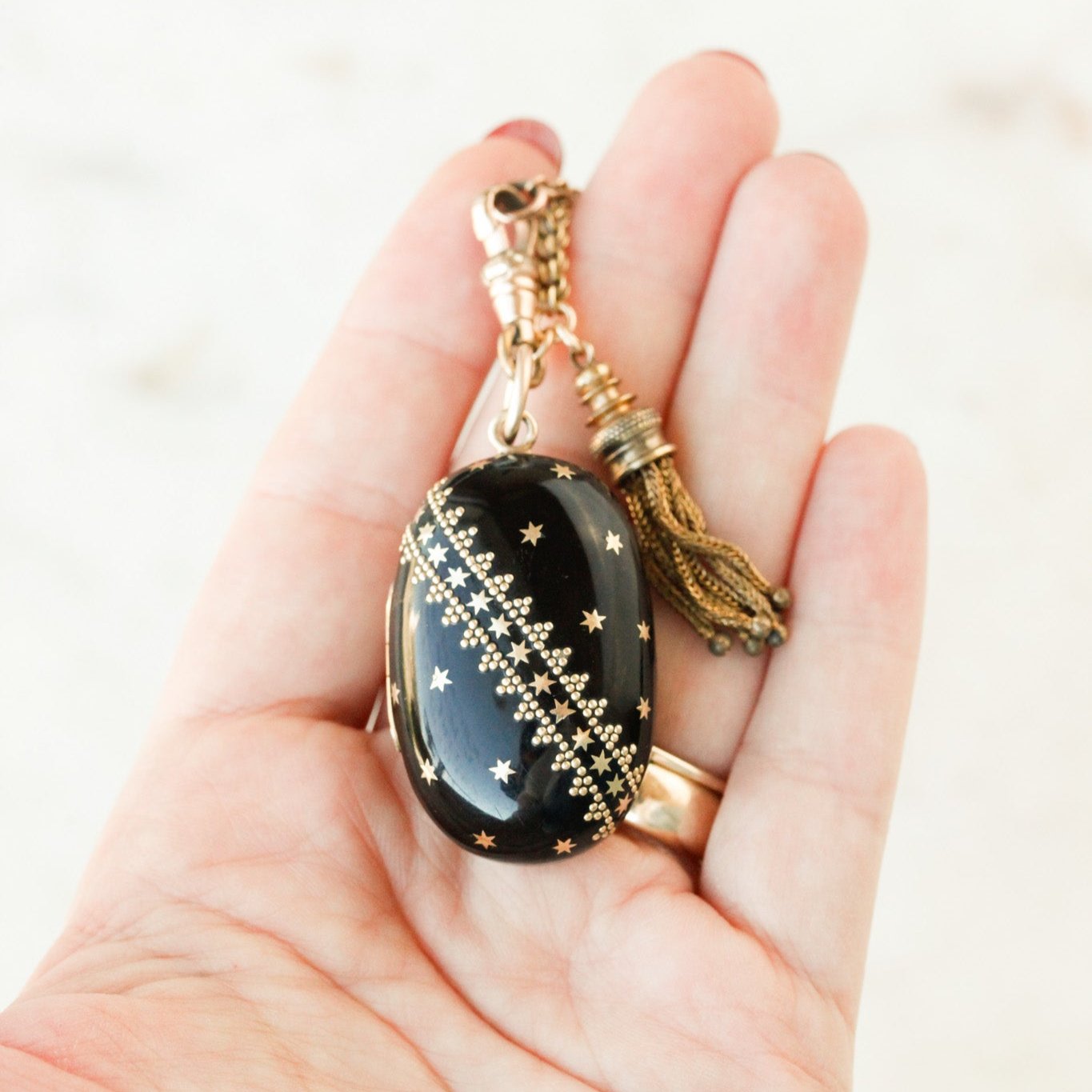 Pique Tortoiseshell Tasseled Locket