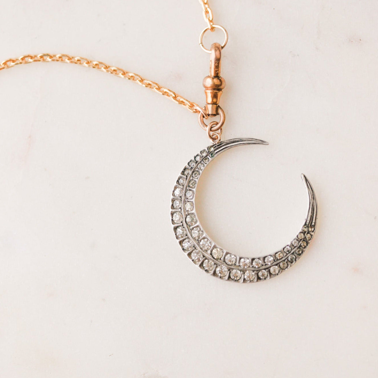 Guénolé Crescent Pendant
