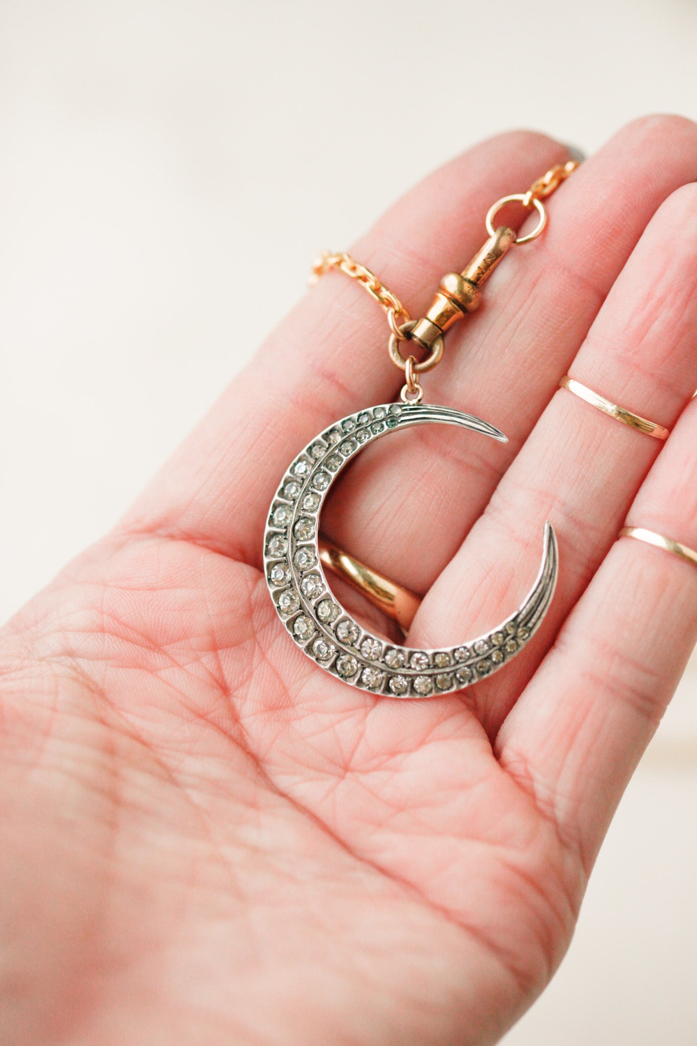 Guénolé Crescent Pendant
