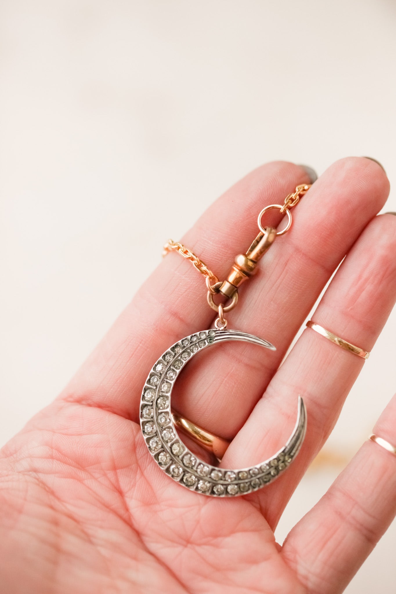 Guénolé Crescent Pendant