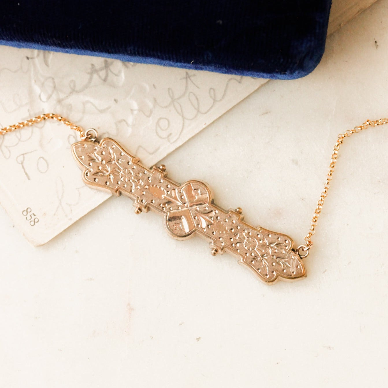Huck Victorian Pendant