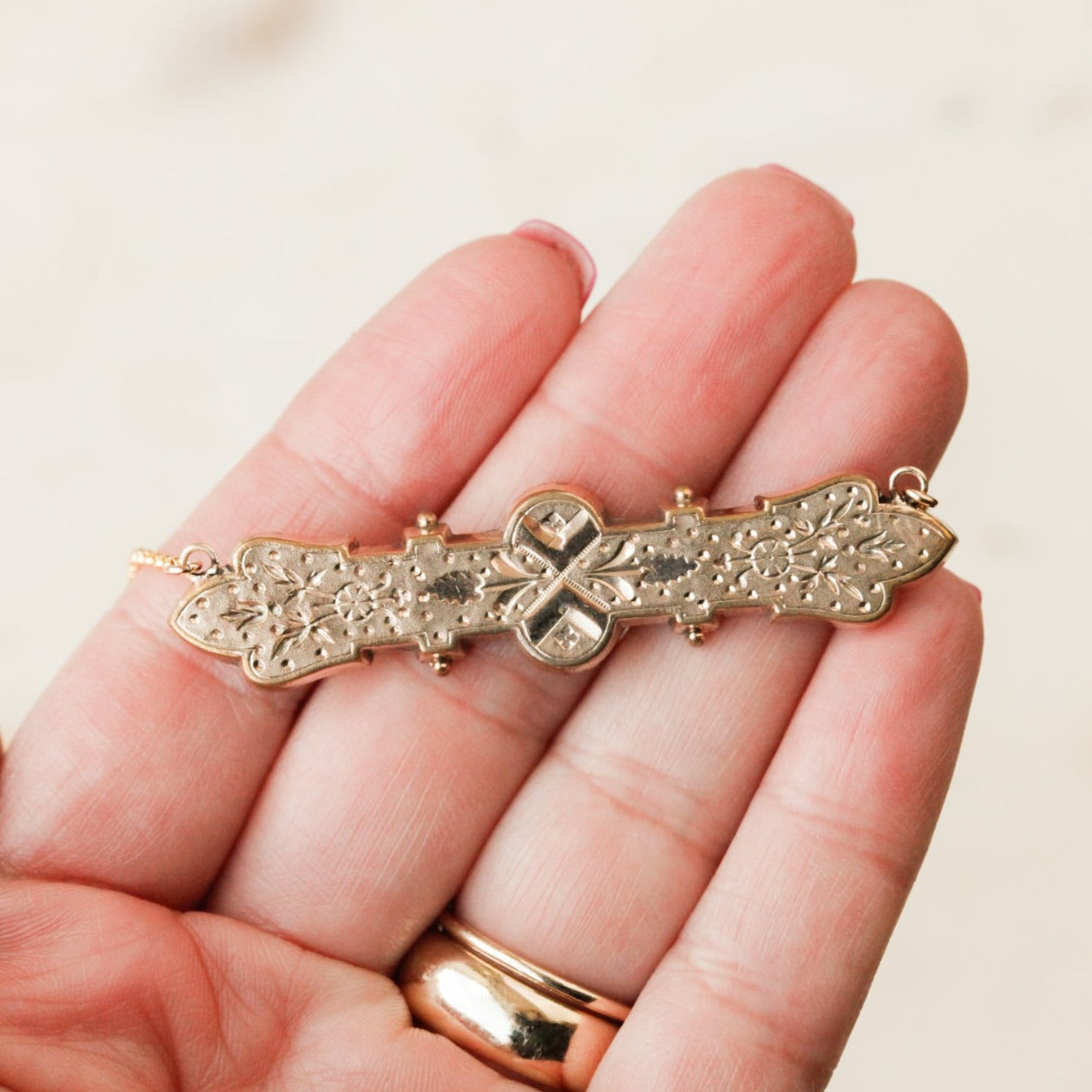 Huck Victorian Pendant
