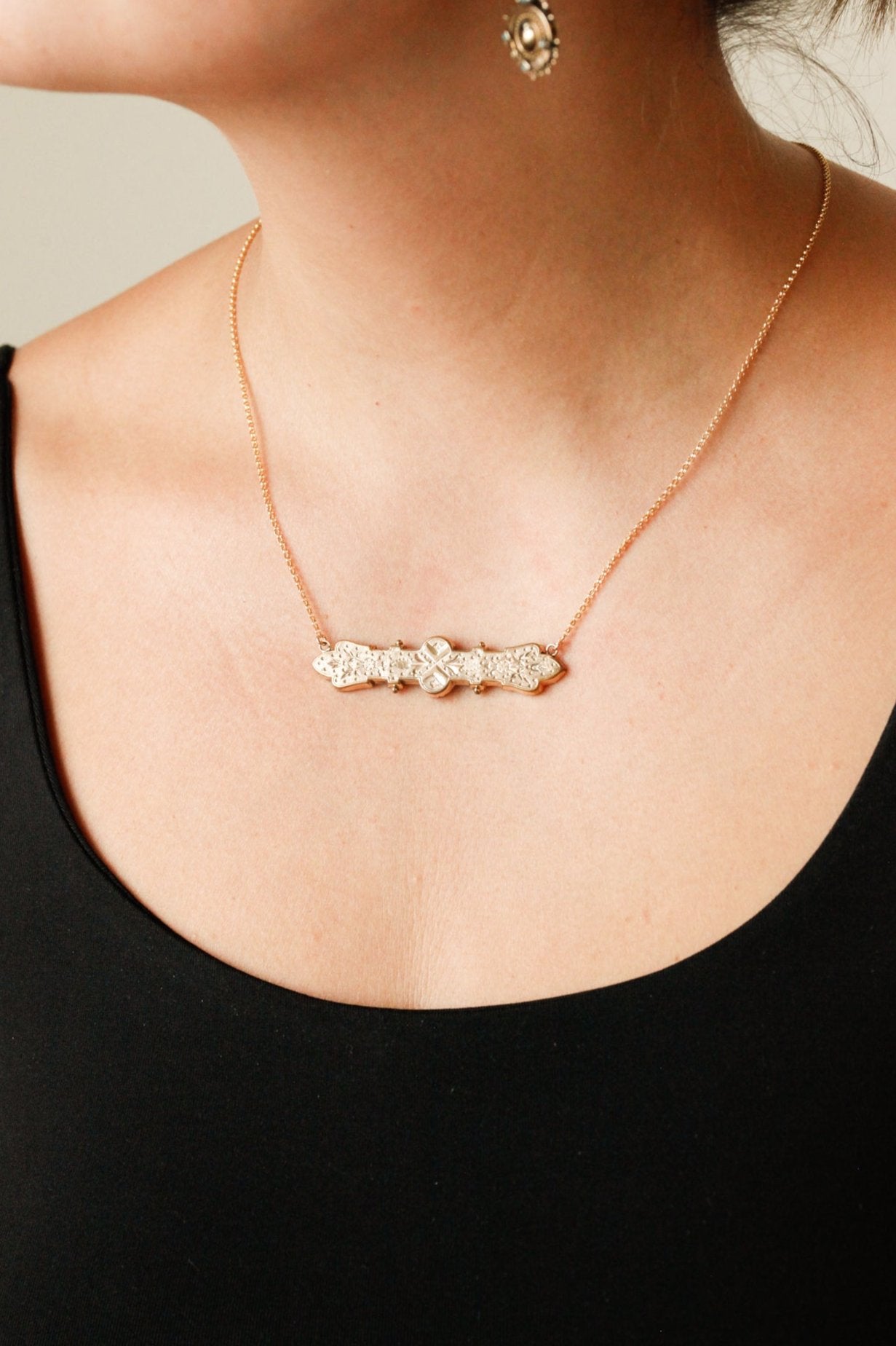 Huck Victorian Pendant