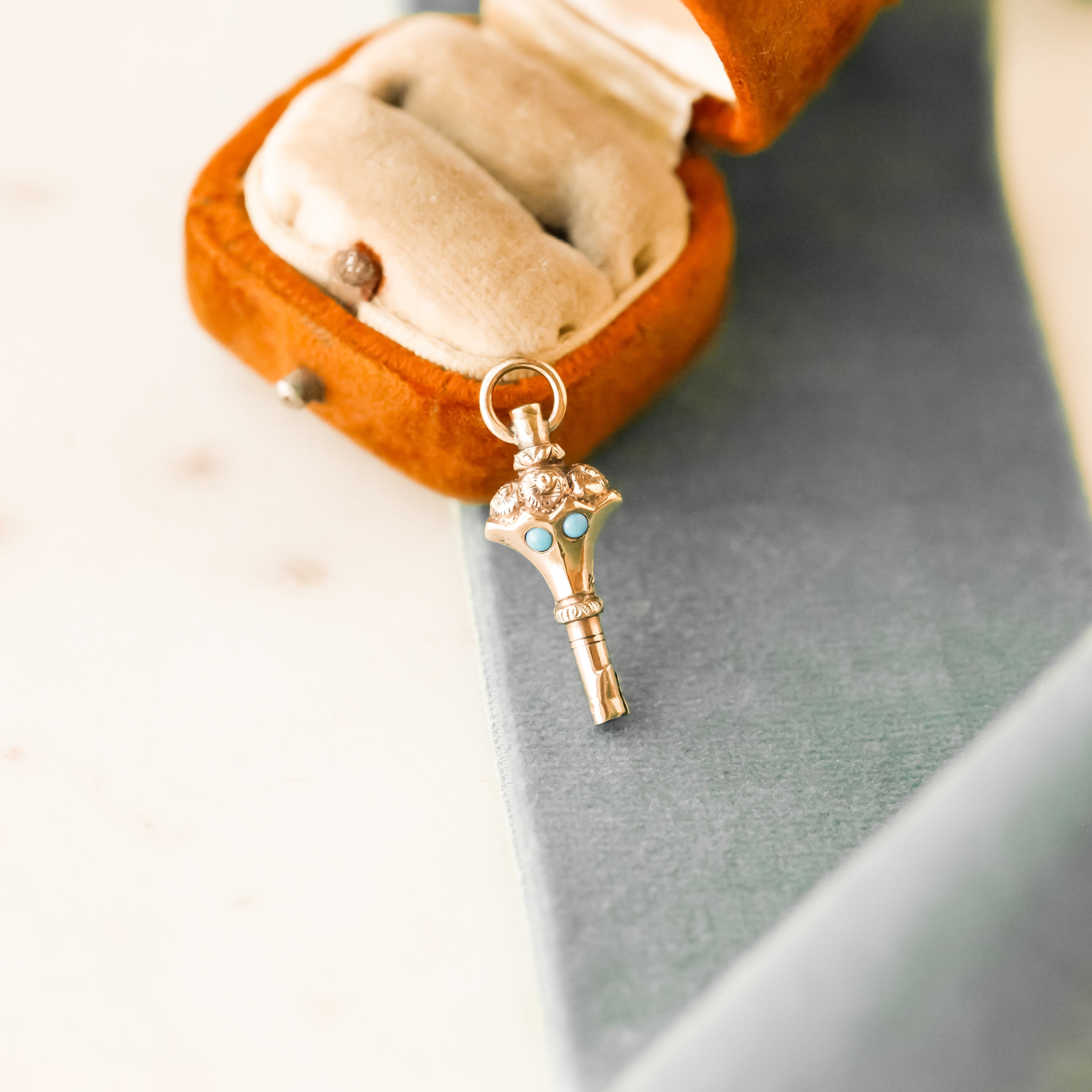 Savie Turquoise Winding Key