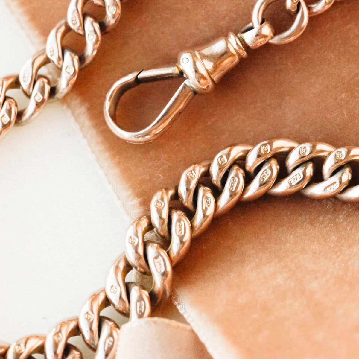 Billie 9k Gold Victorian Graduated Curb Chain
