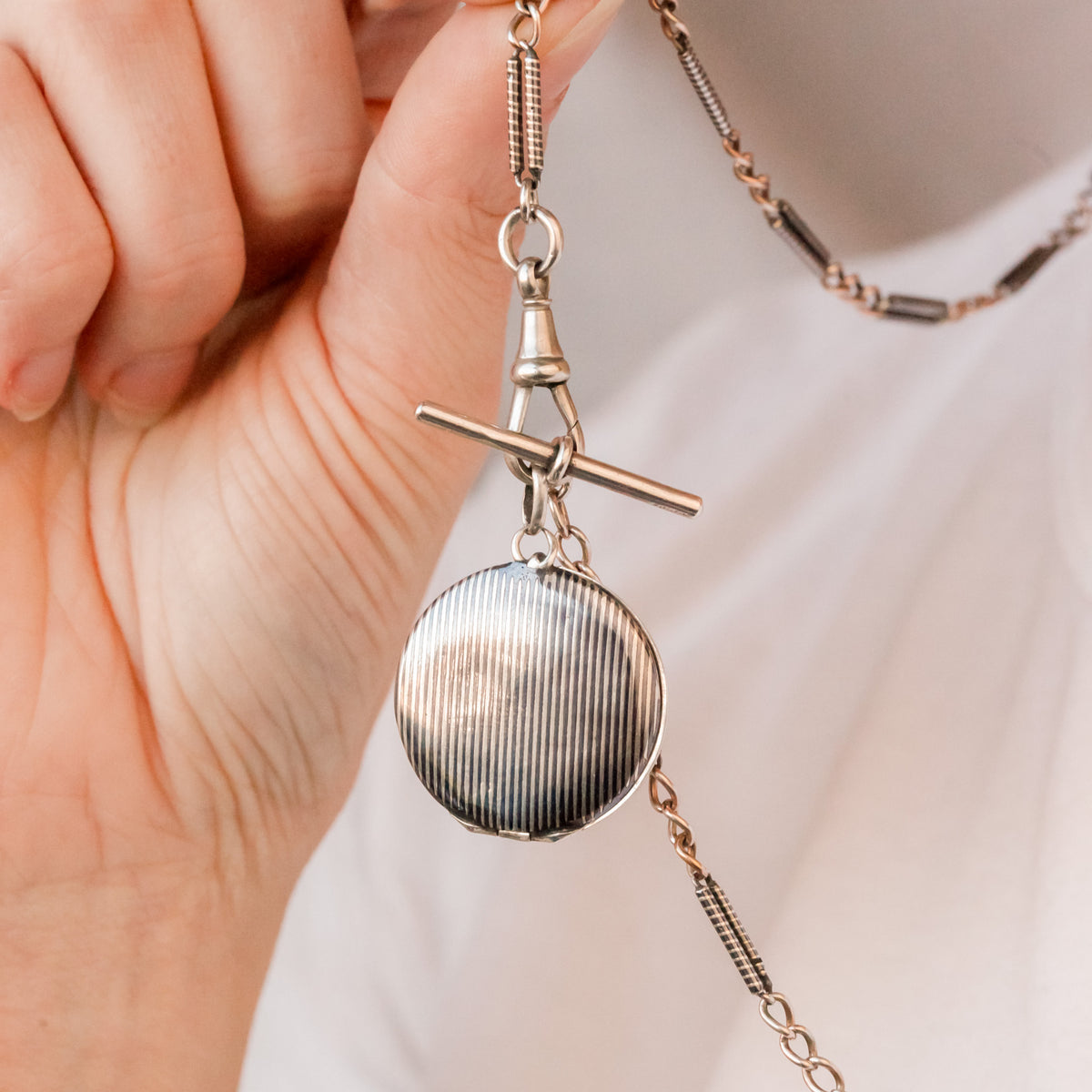Veris Deco Niello Locket