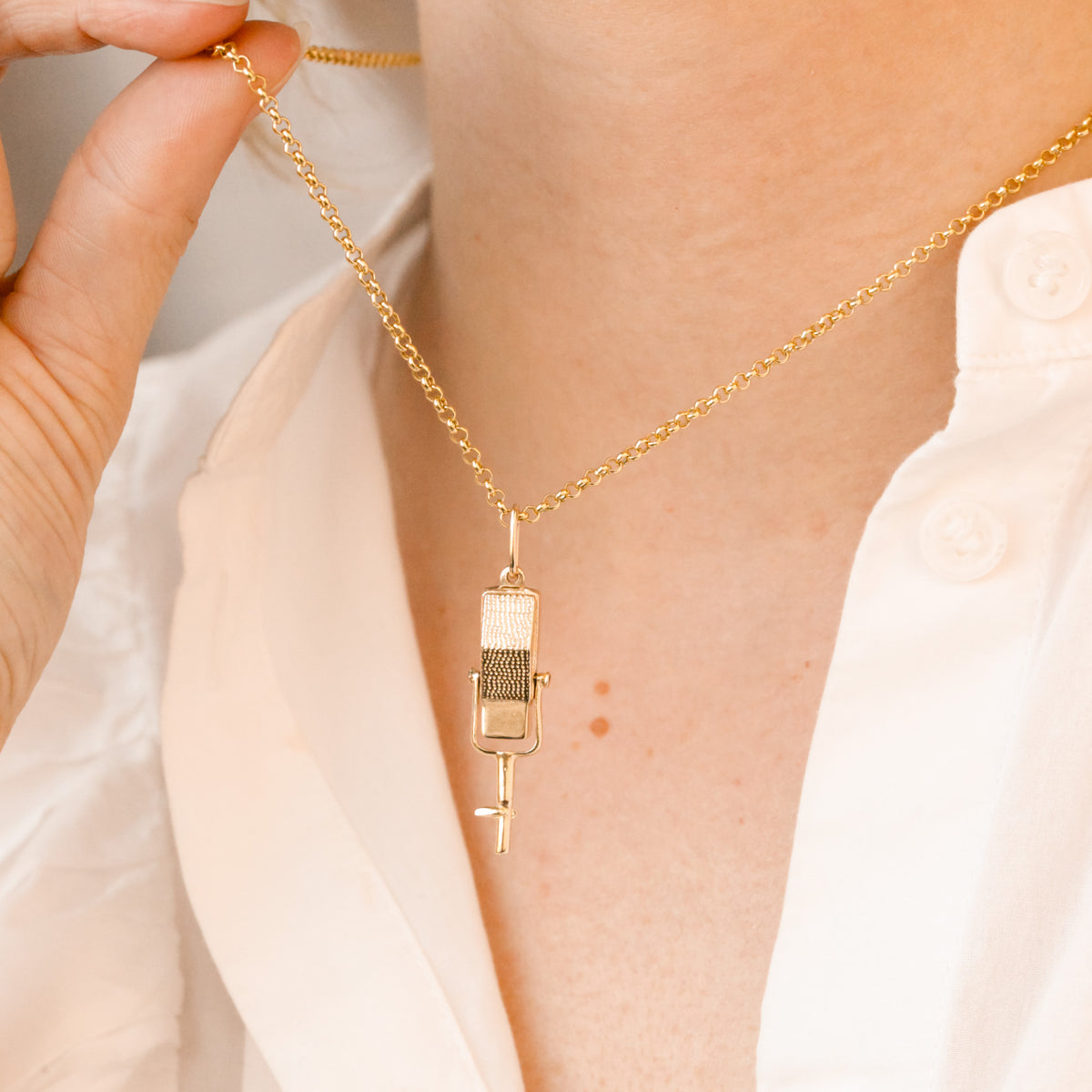14k Articulating Microphone Charm