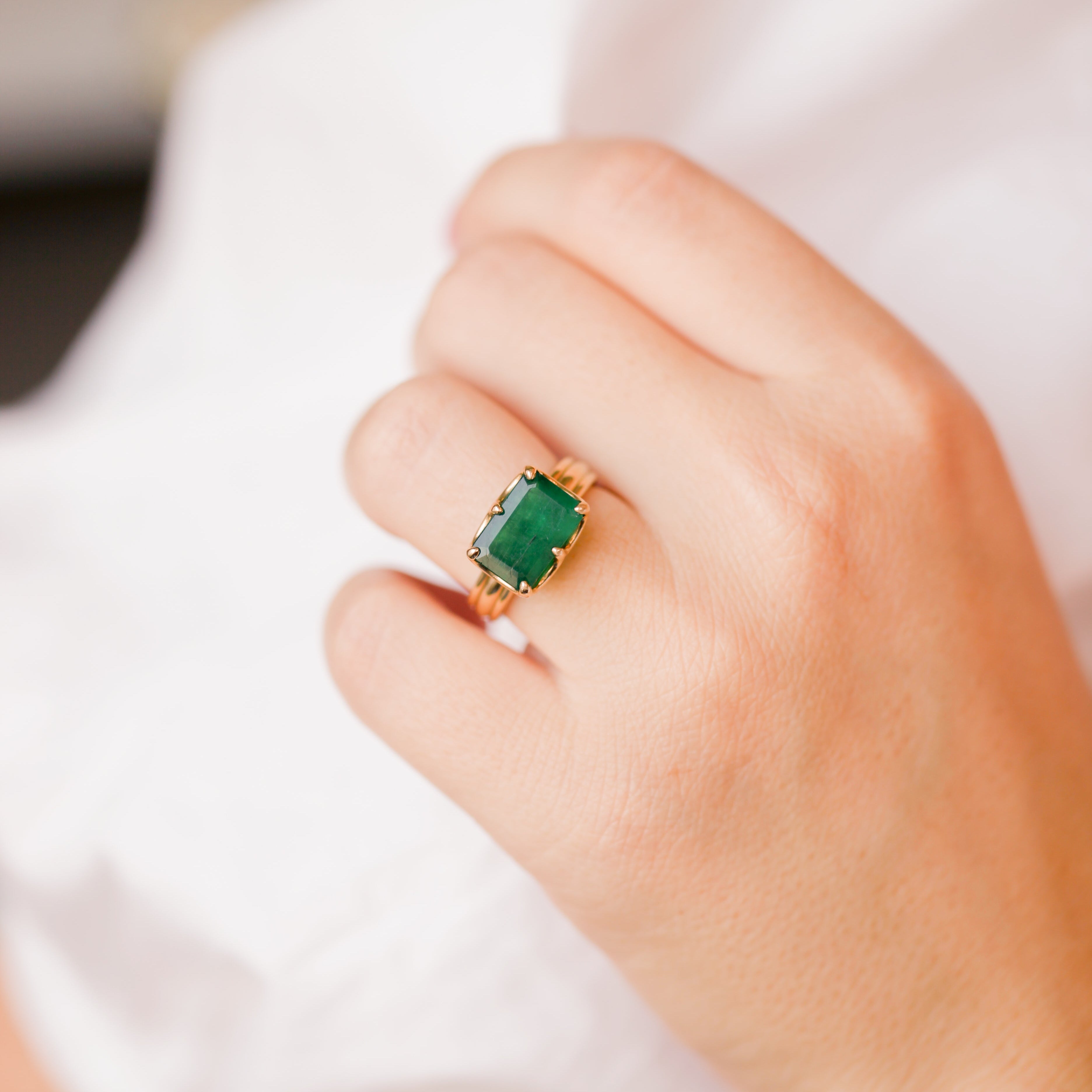 Antique Emerald in Signature Regency Setting