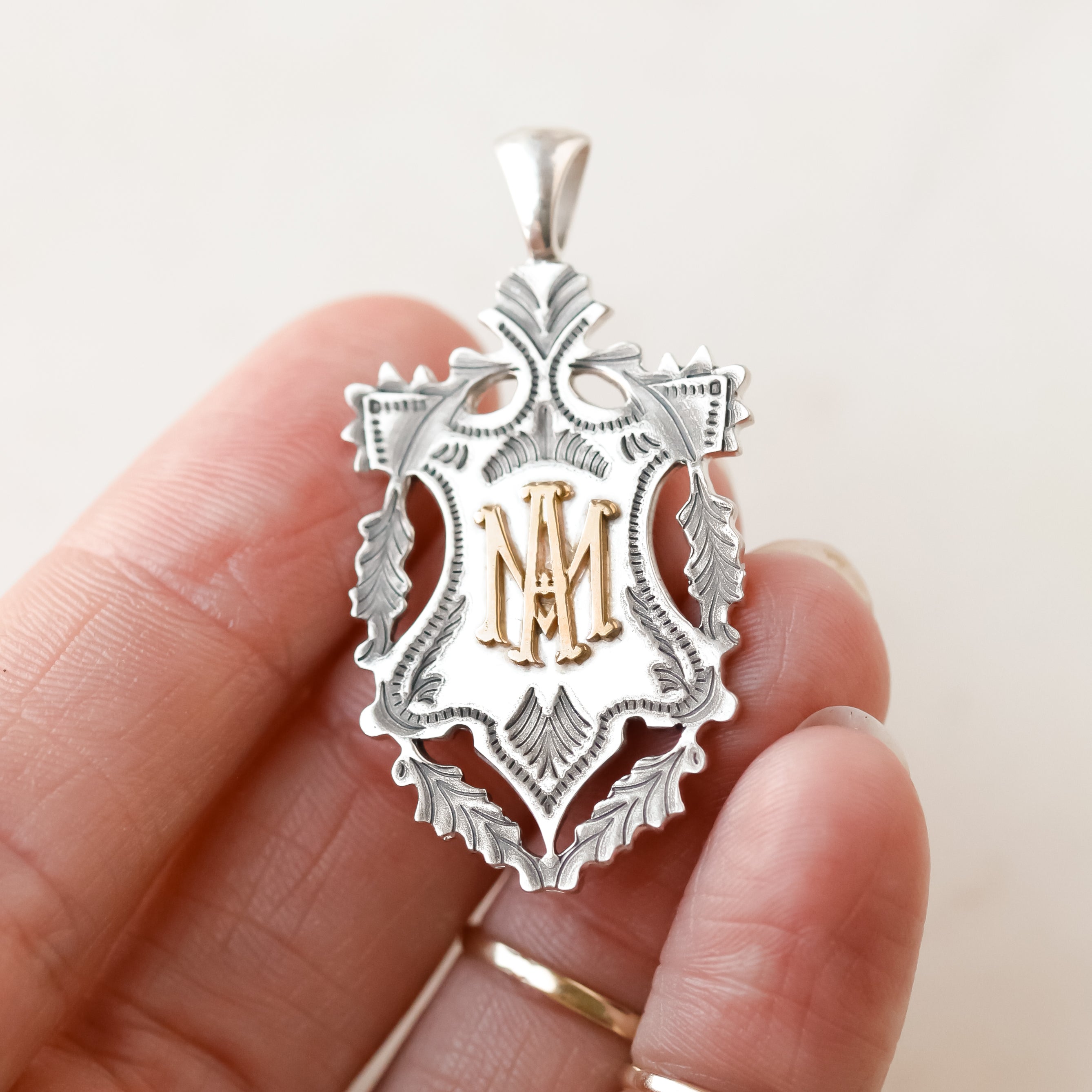 Oliver Medallion