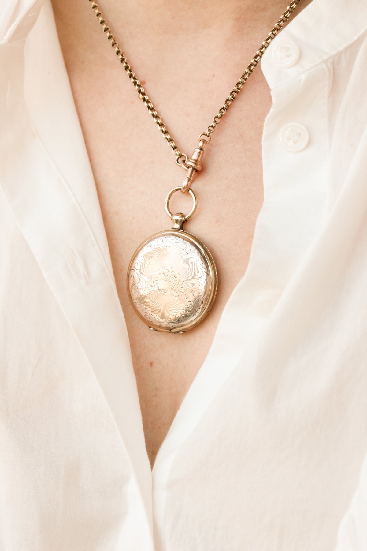 Richie Victorian Engraved Round Locket