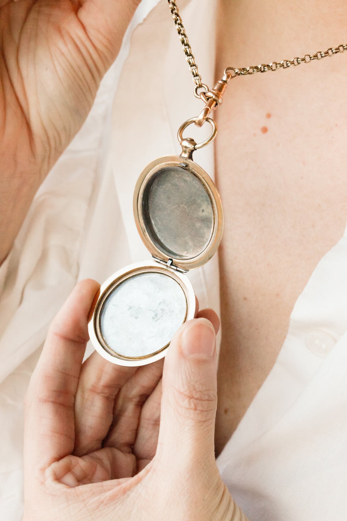 Richie Victorian Engraved Round Locket