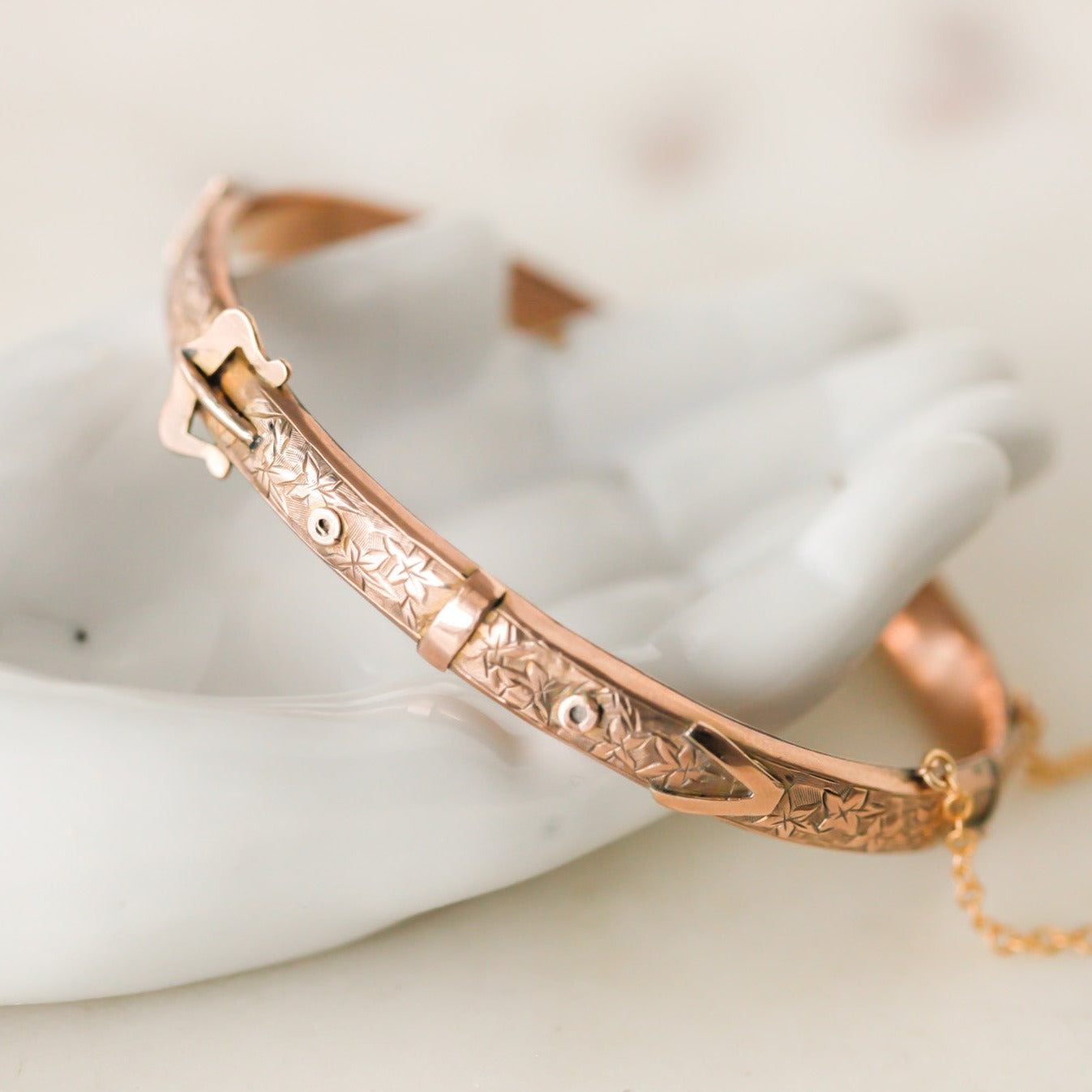Elloris Buckle Bangle