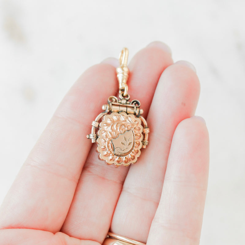 Peite Flora Swivel Locket