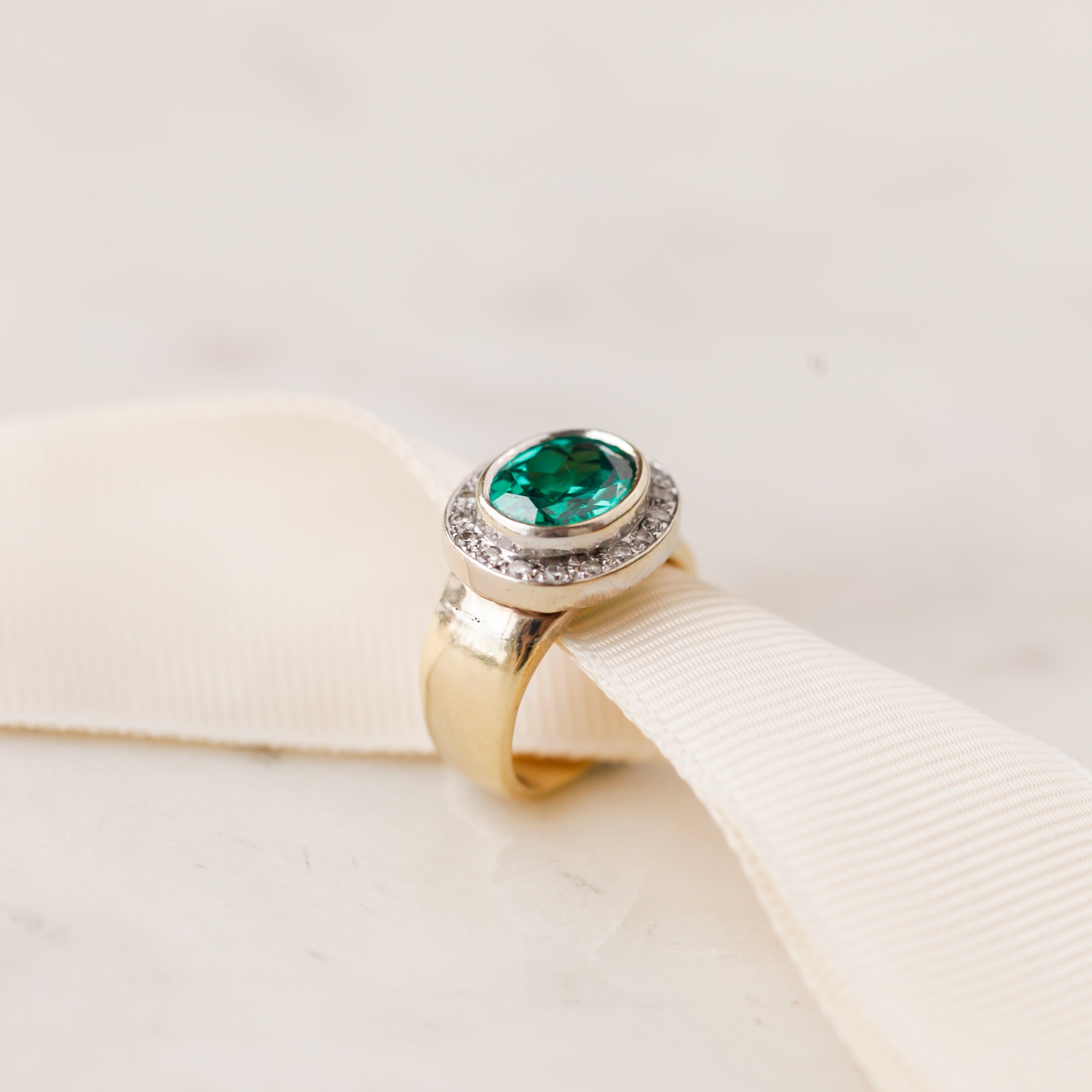 Vale Tux Ring