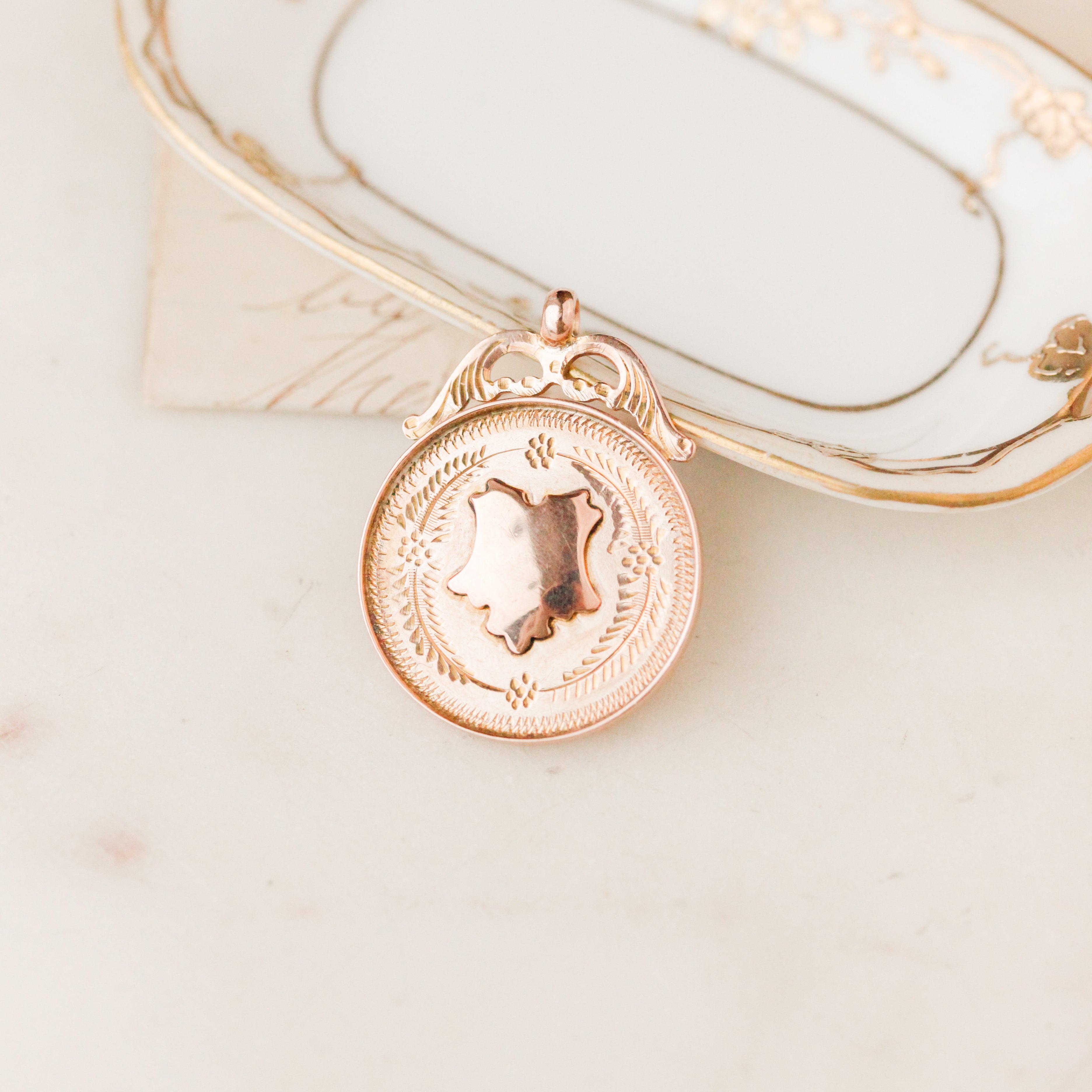 Domino 9k Gold Medallion