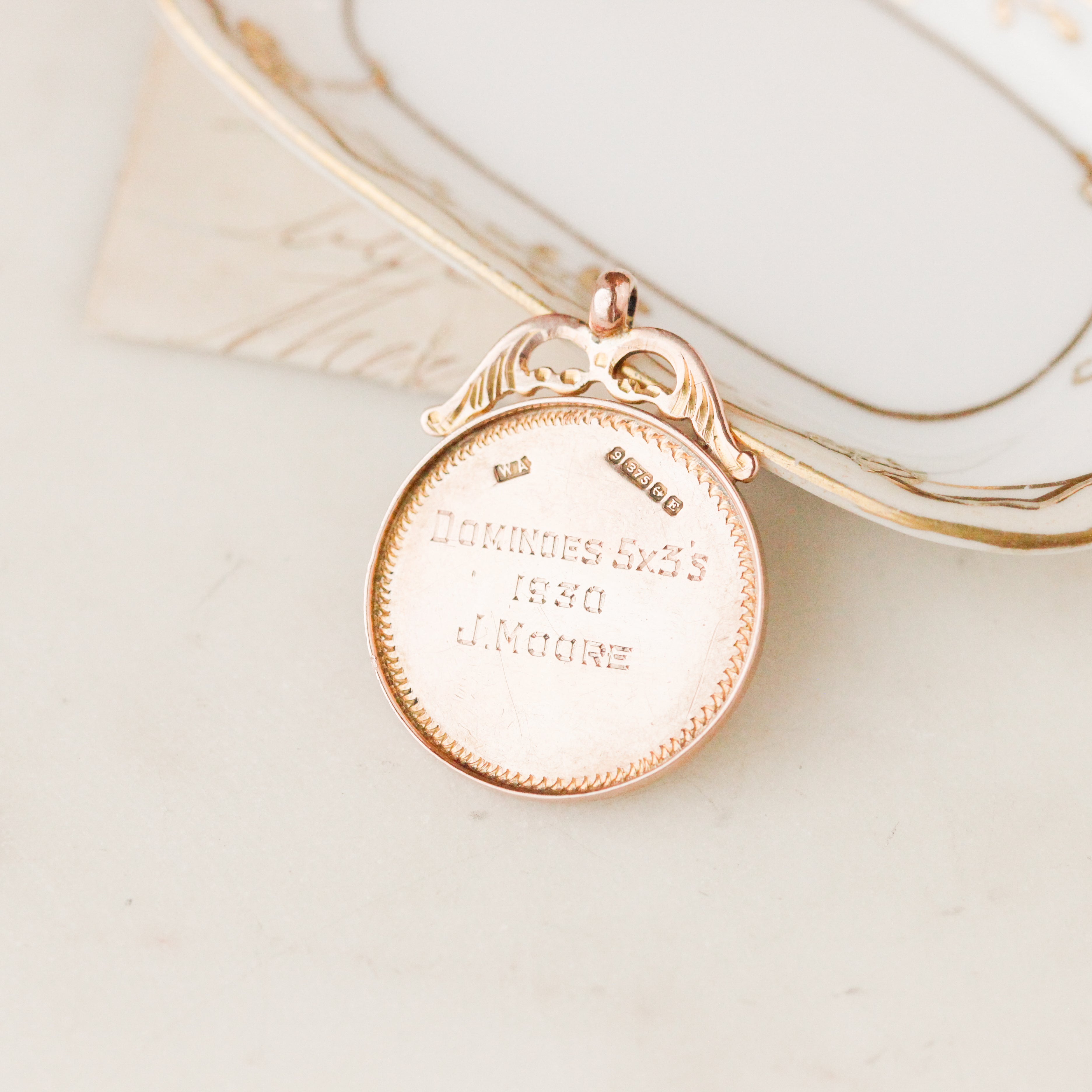 Domino 9k Gold Medallion