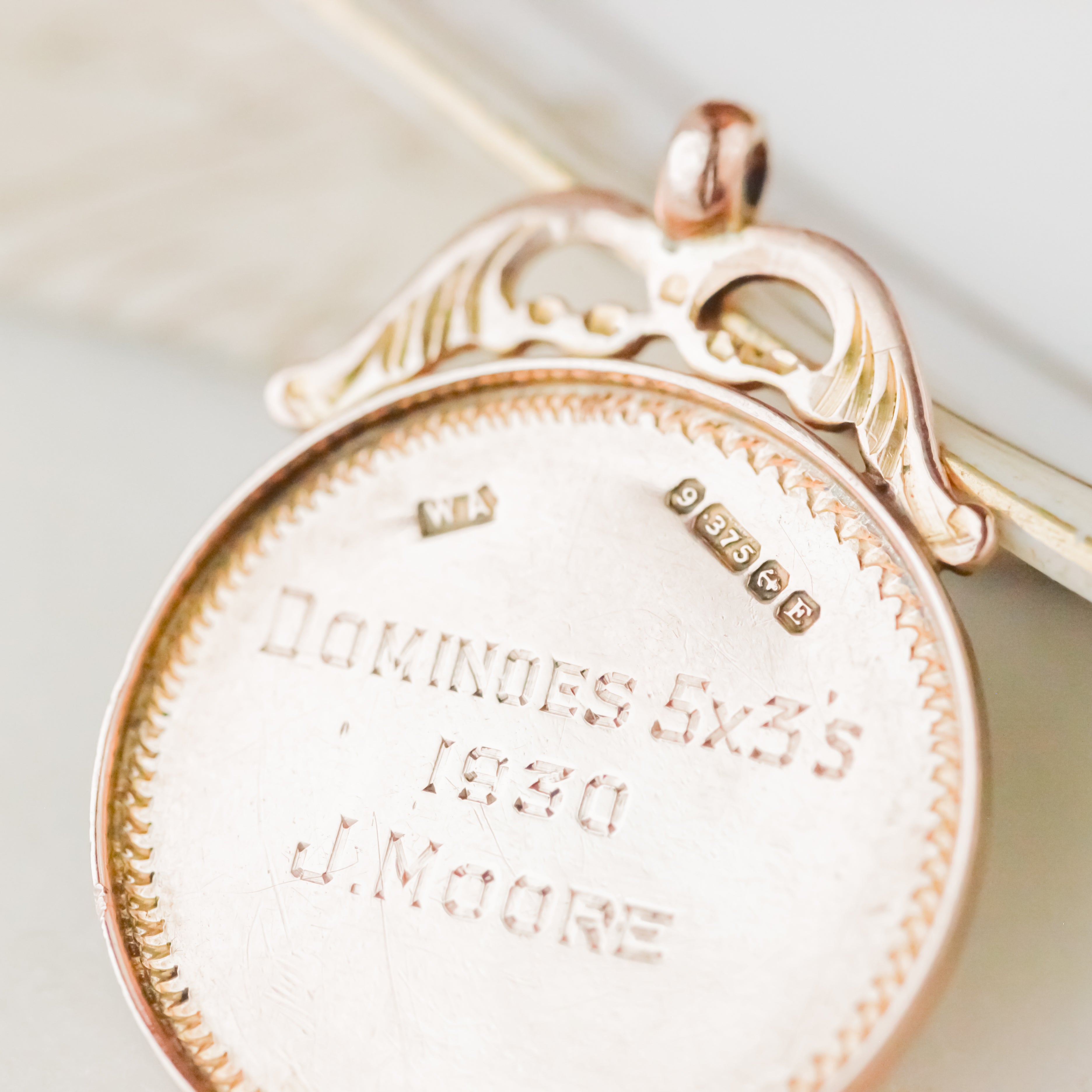 Domino 9k Gold Medallion