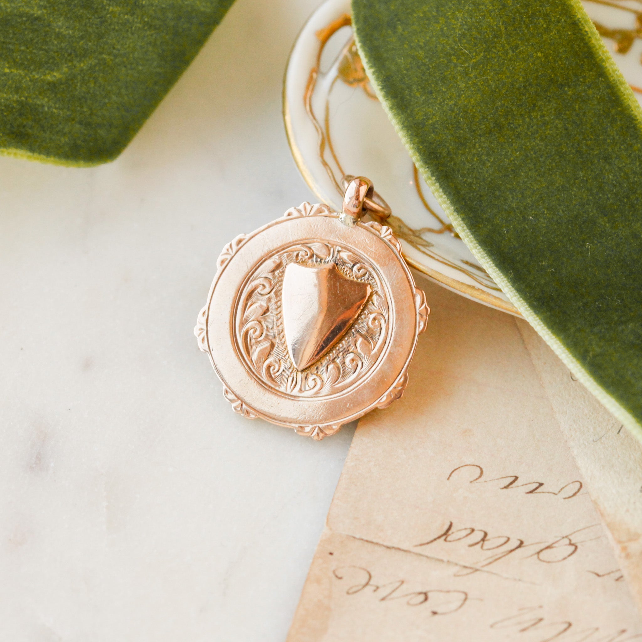 Lacie Antique 9k Medallion