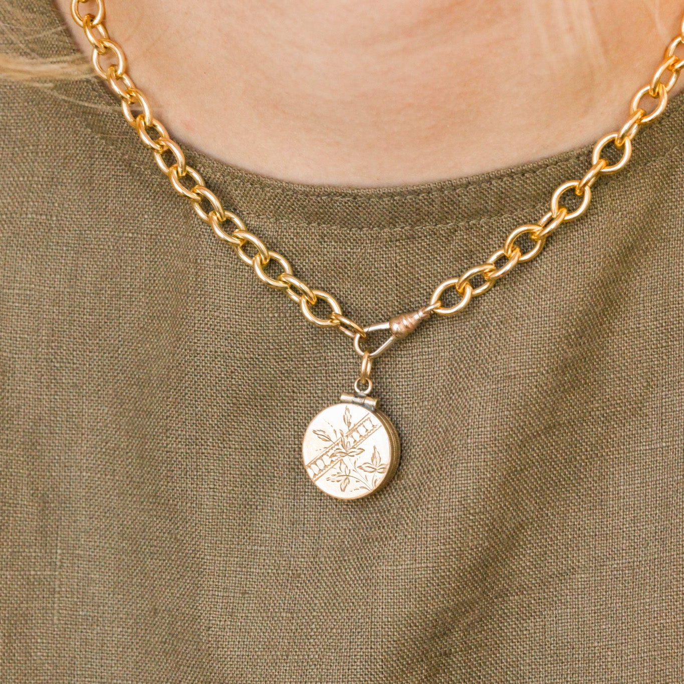 Davie Victorian Floral Locket