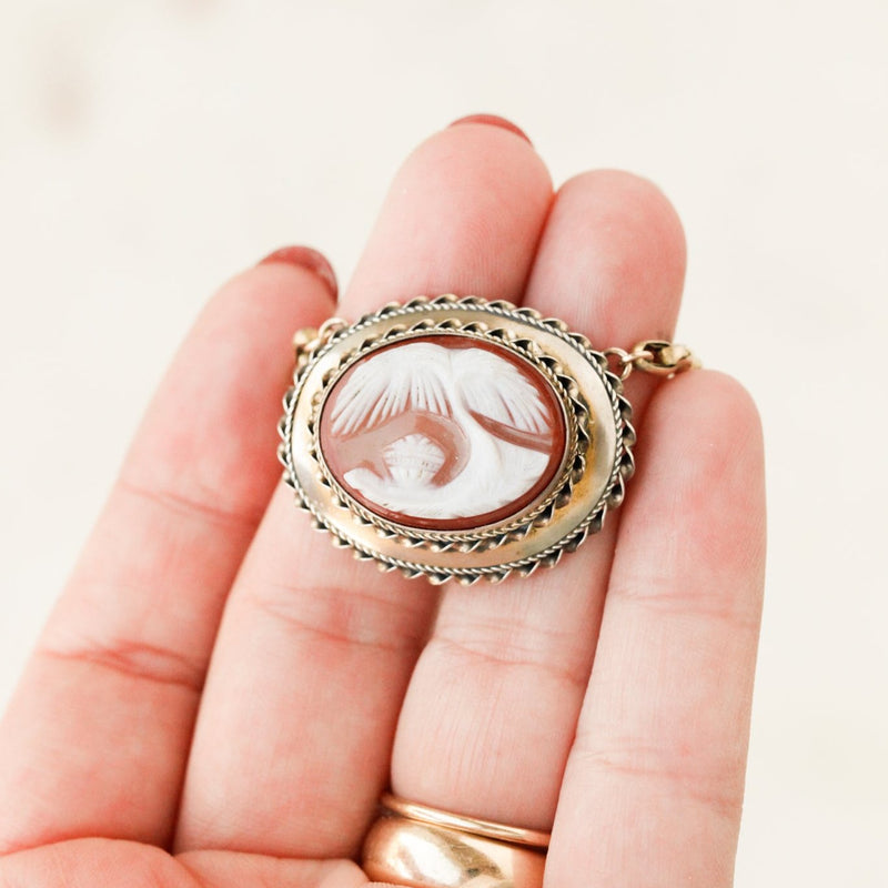 Elith Cameo Pendant