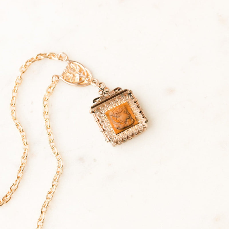 Verna Cameo Locket