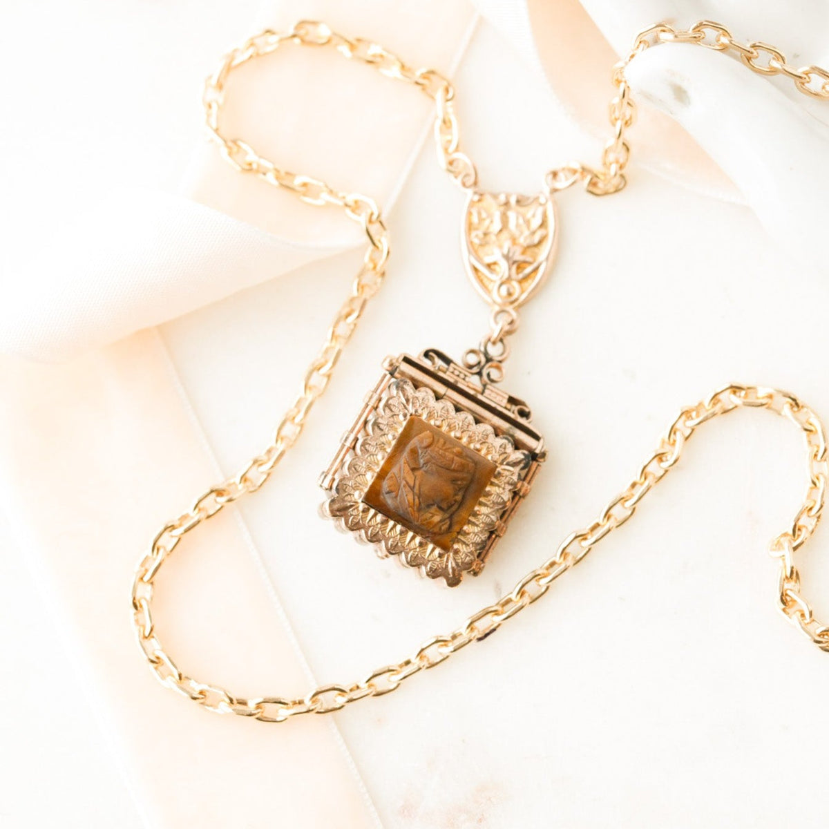 Vletter Locket Verna Cameo Locket