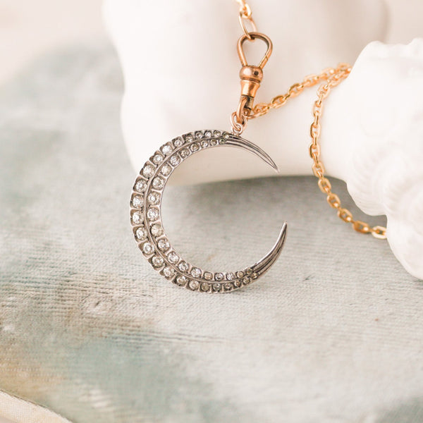 Guénolé Crescent Pendant