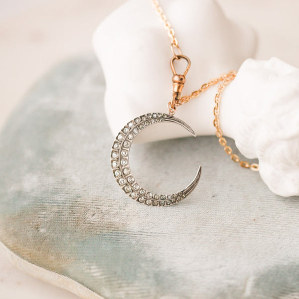 Guénolé Crescent Pendant