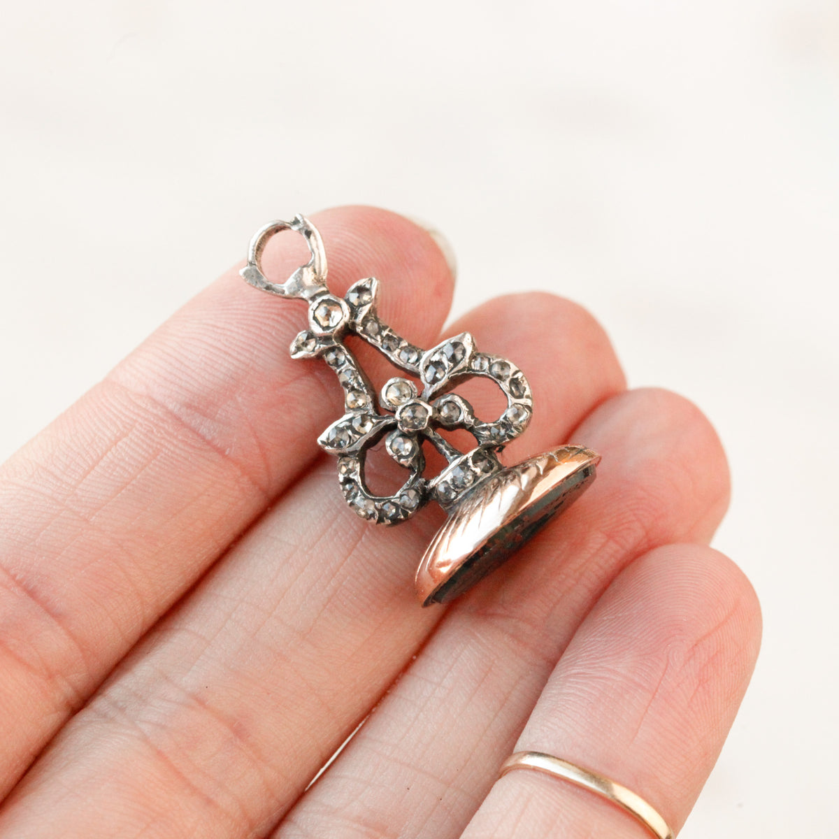 Georgian ‘LE FROID ME CHASSE’ Swallow and Diamond Seal