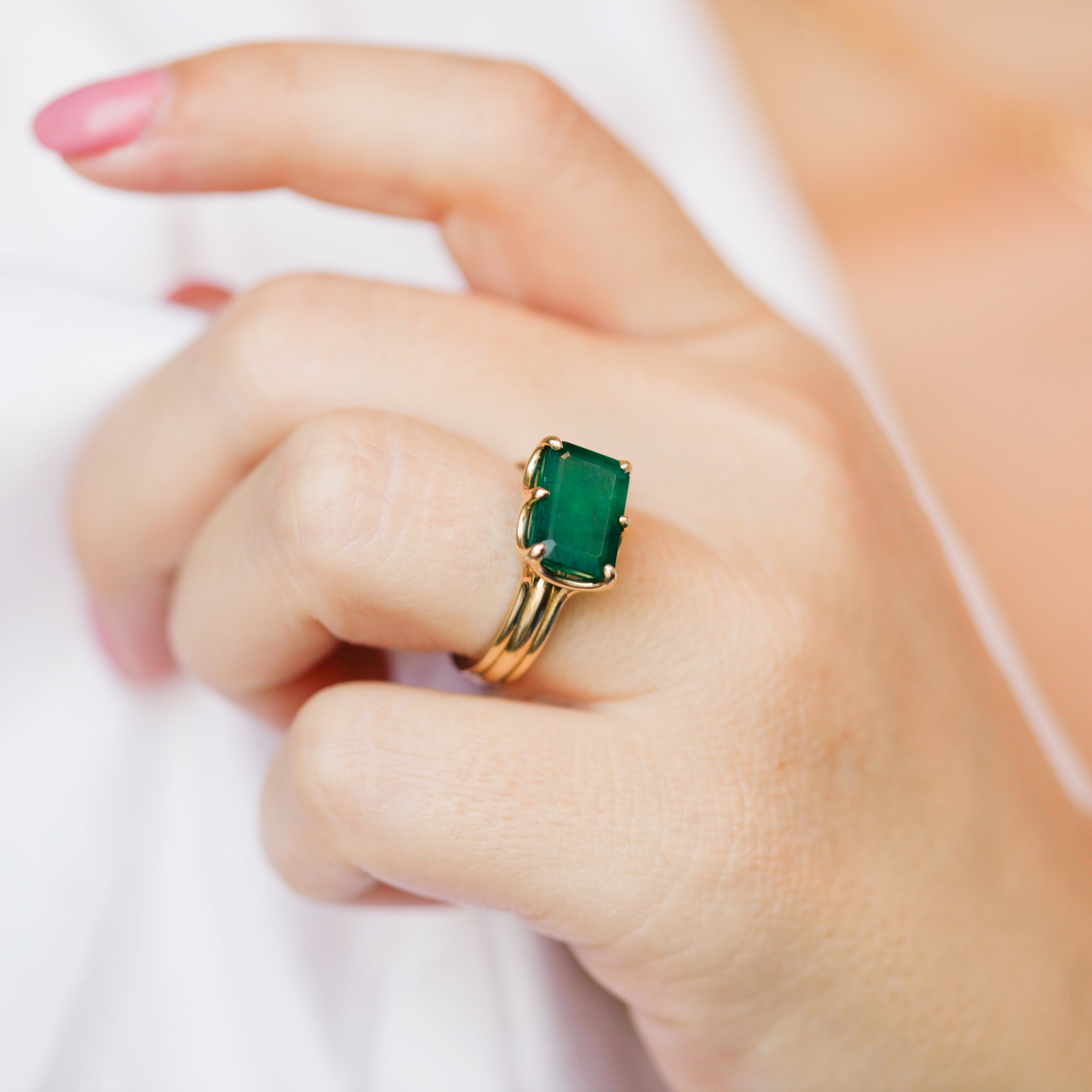 Antique Emerald in Signature Regency Setting