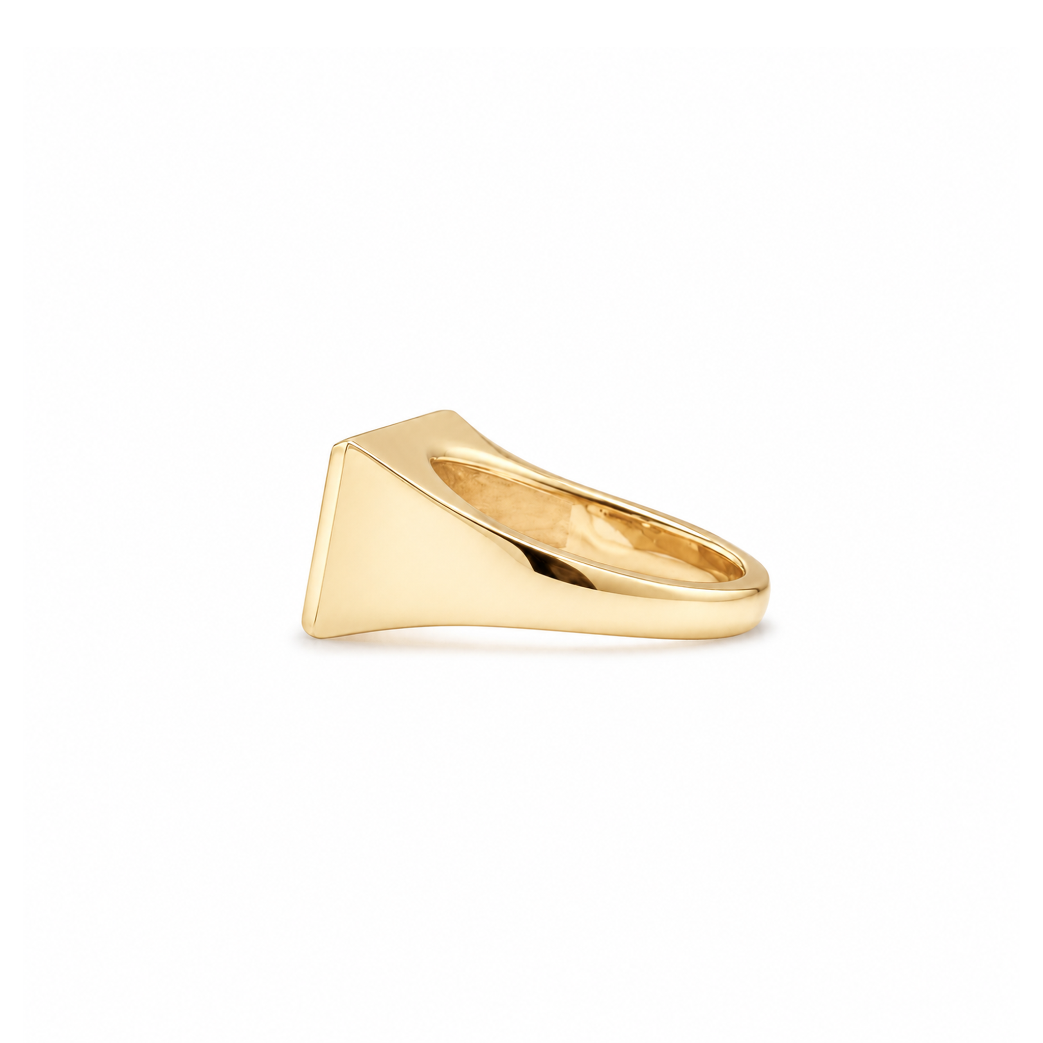 Sculpted Signet in Yellow Gold